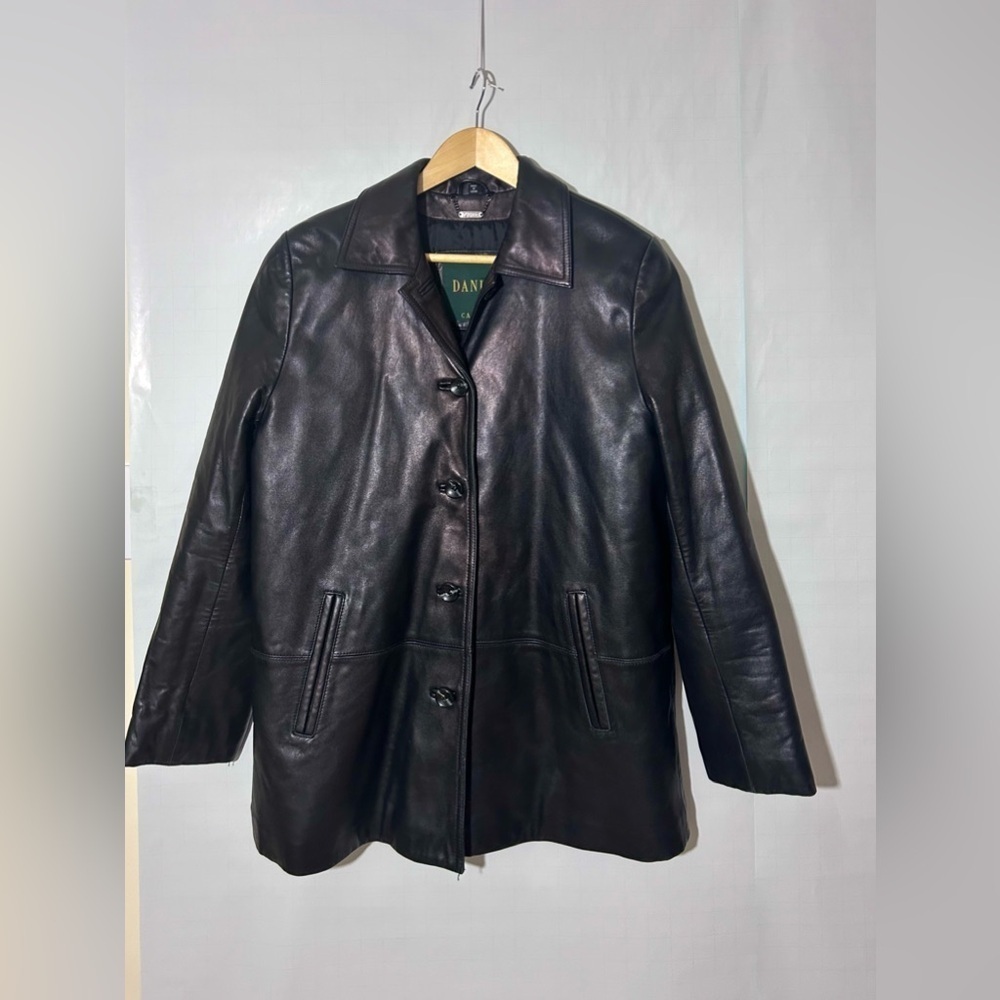 Danier Black genuine Leather Button
Down Jacket classic - Picture 3 of 8